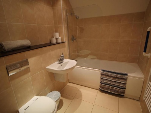 Ashgrove Court Penthouse's by Cardiff Holiday Homes image 13