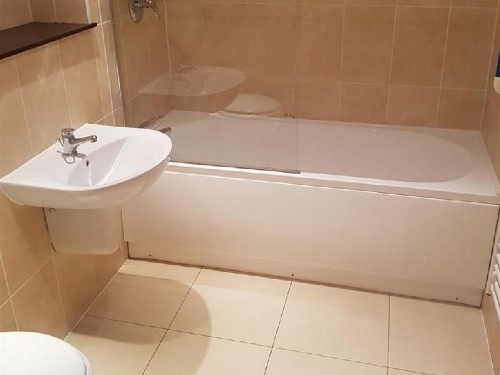 Ashgrove Court Penthouse's by Cardiff Holiday Homes image 14