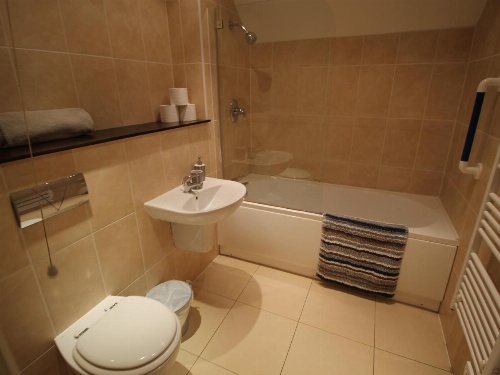 Ashgrove Court Penthouse's by Cardiff Holiday Homes image 16