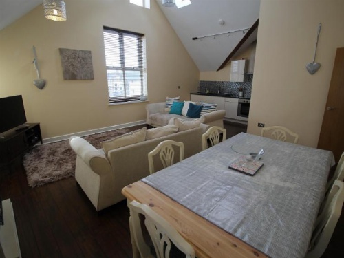 Ashgrove Court Penthouse's by Cardiff Holiday Homes image 18