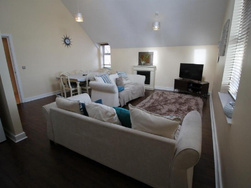 Ashgrove Court Penthouse's by Cardiff Holiday Homes image 19