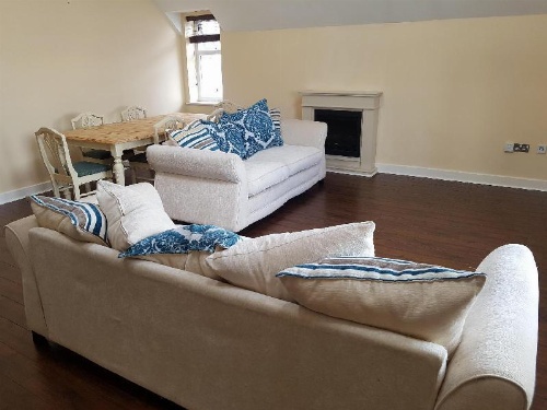 Ashgrove Court Penthouse's by Cardiff Holiday Homes image 22