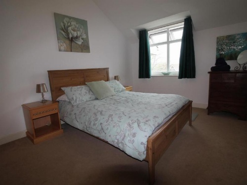 Ashgrove Court Penthouse's by Cardiff Holiday Homes image 9